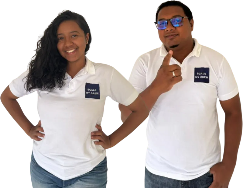 Deux collaborateurs de ScaleMyCrew en polo de l'équipe